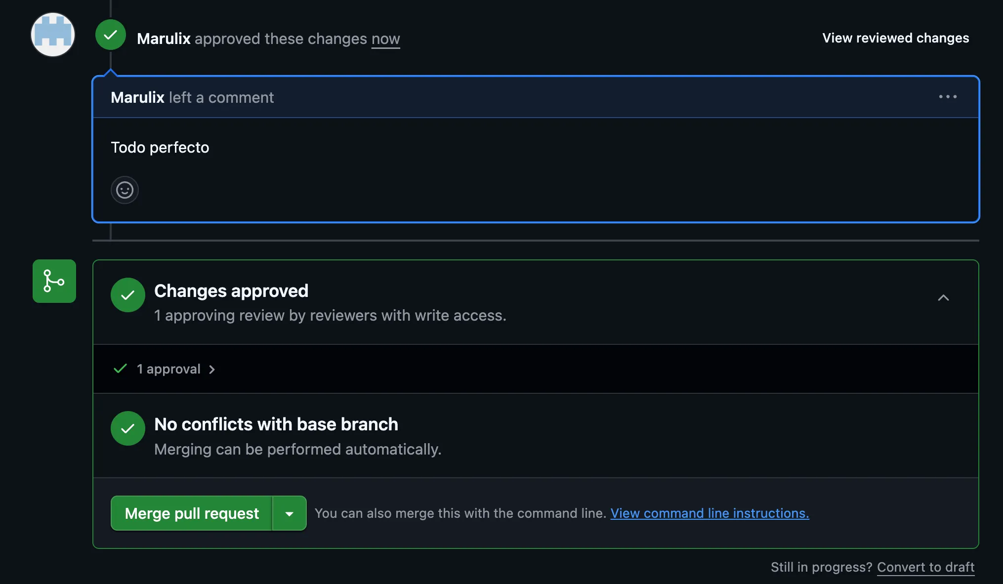 Conversación del PR mostrando la aprobación, el aviso Changes approved, No conflicts with base branch y el botón Merge pull request